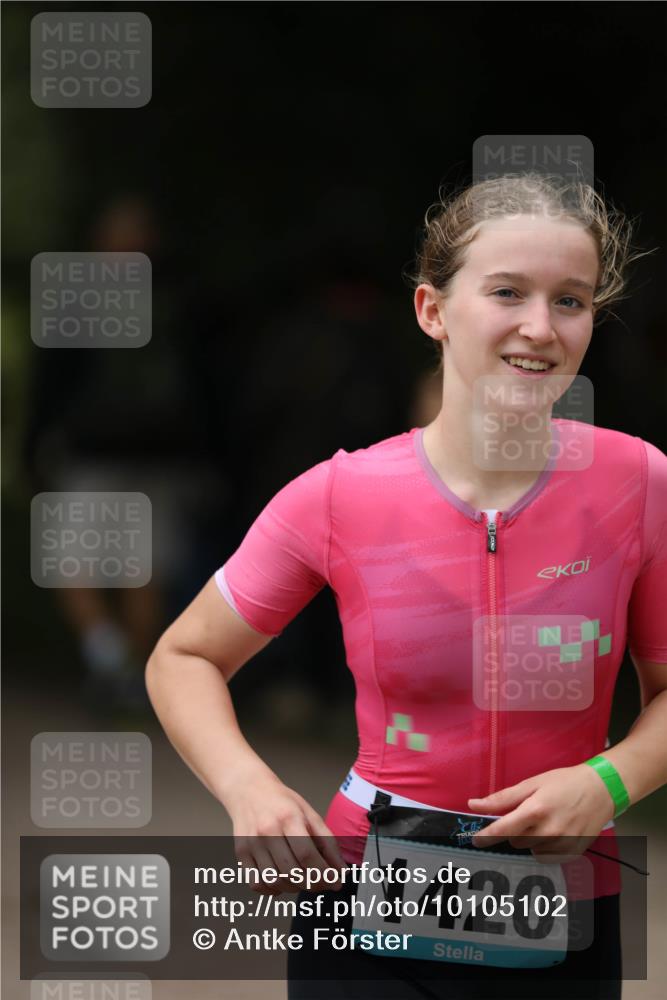 30.08.2026 - Elbe Triathlon Hamburg Antke Förster http://msf.ph/oto/10105102 30.08.2026 12:00:57 Laufen 1420 meine-sportfotos.de