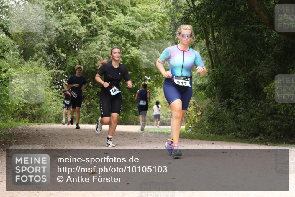 30.08.2026 - Elbe Triathlon Hamburg Antke Förster http://msf.ph/oto/10105103 30.08.2026 12:04:05 Laufen 487, 1448, 14, 1674, 917 meine-sportfotos.de