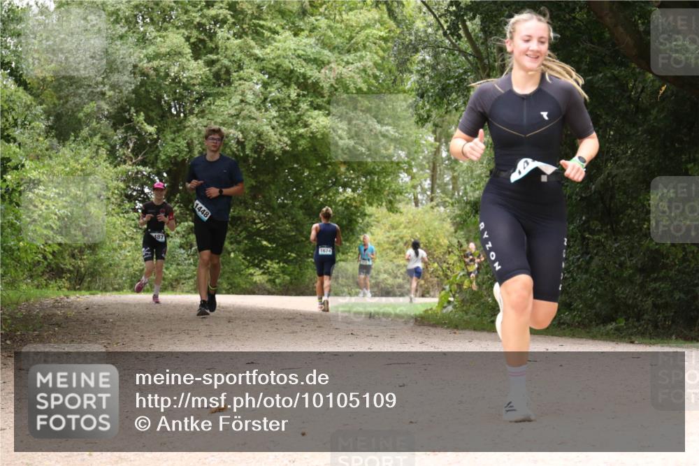 30.08.2026 - Elbe Triathlon Hamburg Antke Förster http://msf.ph/oto/10105109 30.08.2026 12:04:07 Laufen 487, 1448, 1674 meine-sportfotos.de