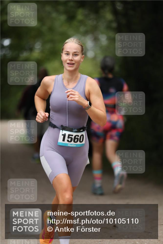 30.08.2026 - Elbe Triathlon Hamburg Antke Förster http://msf.ph/oto/10105110 30.08.2026 12:01:01 Laufen 1560 meine-sportfotos.de