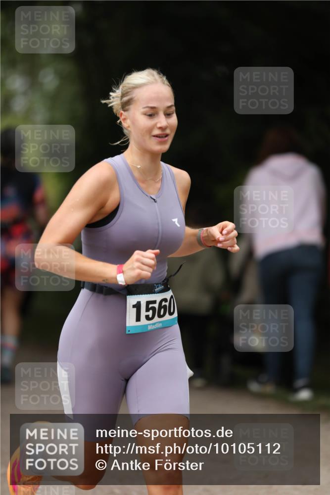 30.08.2026 - Elbe Triathlon Hamburg Antke Förster http://msf.ph/oto/10105112 30.08.2026 12:01:02 Laufen 1560 meine-sportfotos.de