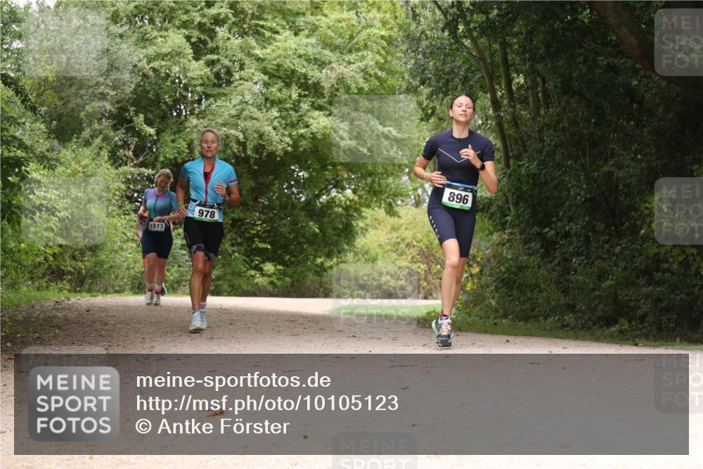 30.08.2026 - Elbe Triathlon Hamburg Antke Förster http://msf.ph/oto/10105123 30.08.2026 12:04:23 Laufen 1513, 978, 896 meine-sportfotos.de