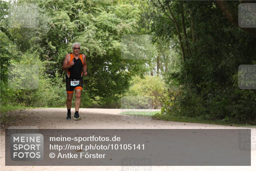 30.08.2026 - Elbe Triathlon Hamburg Antke Förster http://msf.ph/oto/10105141 30.08.2026 12:04:30 Laufen 1364 meine-sportfotos.de