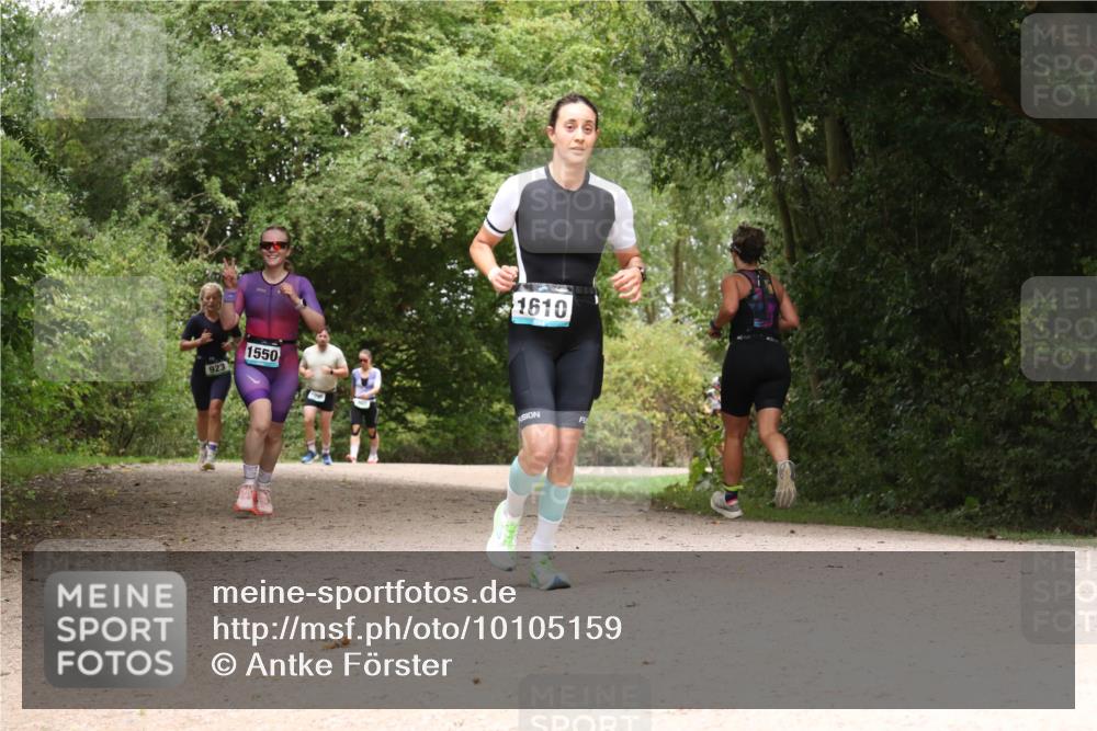 30.08.2026 - Elbe Triathlon Hamburg Antke Förster http://msf.ph/oto/10105159 30.08.2026 12:04:50 Laufen 923, 1550, 1610 meine-sportfotos.de