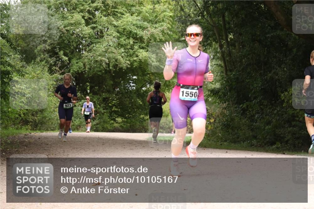 30.08.2026 - Elbe Triathlon Hamburg Antke Förster http://msf.ph/oto/10105167 30.08.2026 12:04:52 Laufen 923, 1550 meine-sportfotos.de