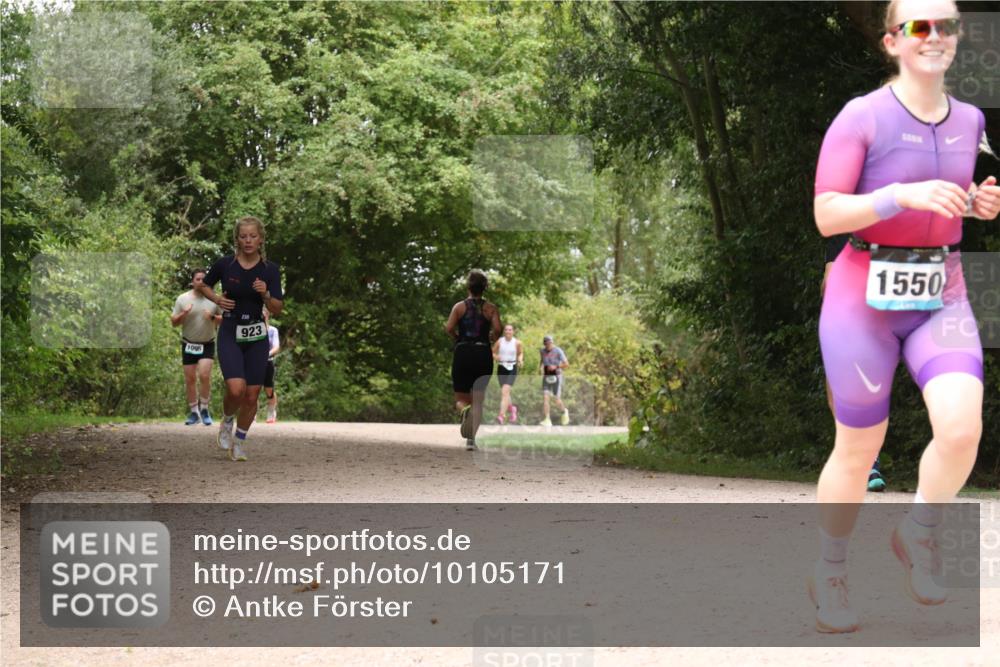 30.08.2026 - Elbe Triathlon Hamburg Antke Förster http://msf.ph/oto/10105171 30.08.2026 12:04:53 Laufen 1095, 923, 1550 meine-sportfotos.de