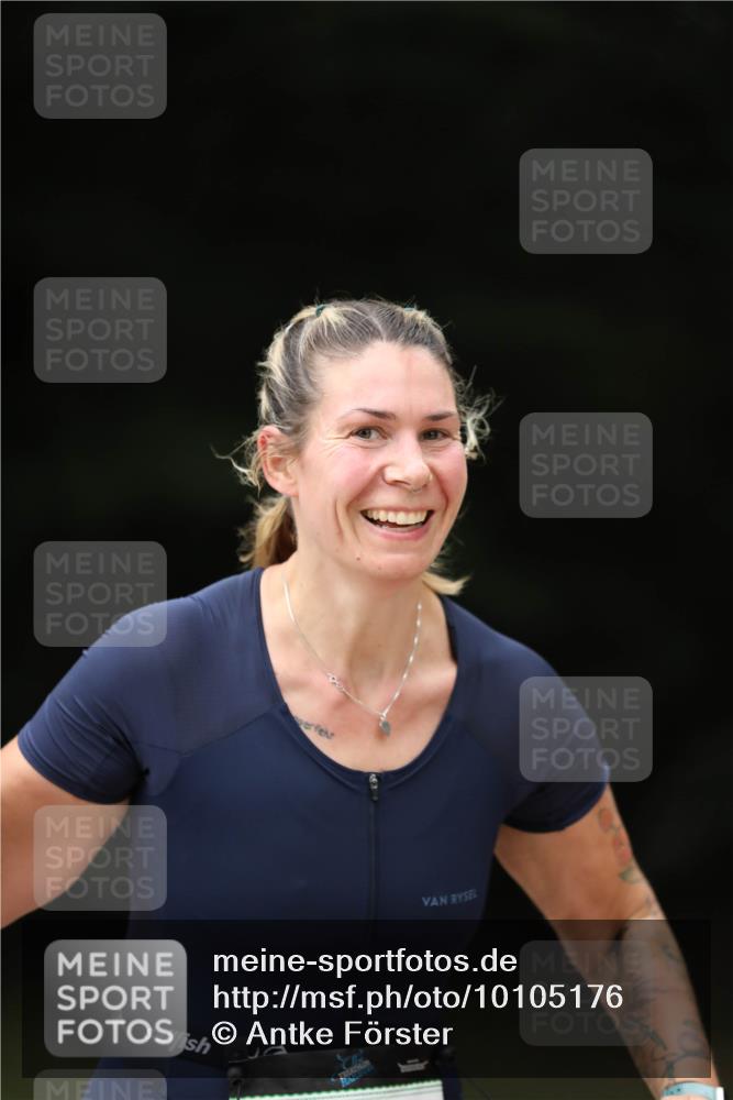 30.08.2026 - Elbe Triathlon Hamburg Antke Förster http://msf.ph/oto/10105176 30.08.2026 12:01:43 Laufen 660 meine-sportfotos.de