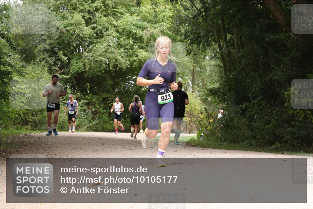 30.08.2026 - Elbe Triathlon Hamburg Antke Förster http://msf.ph/oto/10105177 30.08.2026 12:04:56 Laufen 1095, 803, 23, 923 meine-sportfotos.de