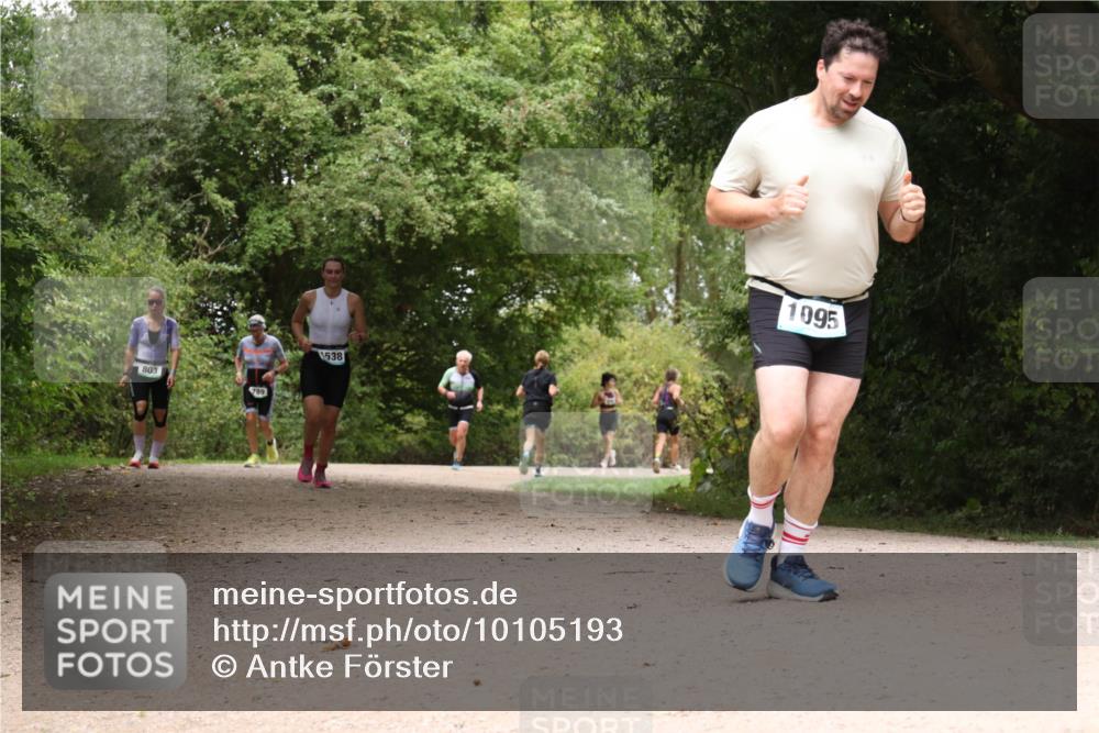 30.08.2026 - Elbe Triathlon Hamburg Antke Förster http://msf.ph/oto/10105193 30.08.2026 12:05:02 Laufen 803, 789, 1538, 1095 meine-sportfotos.de