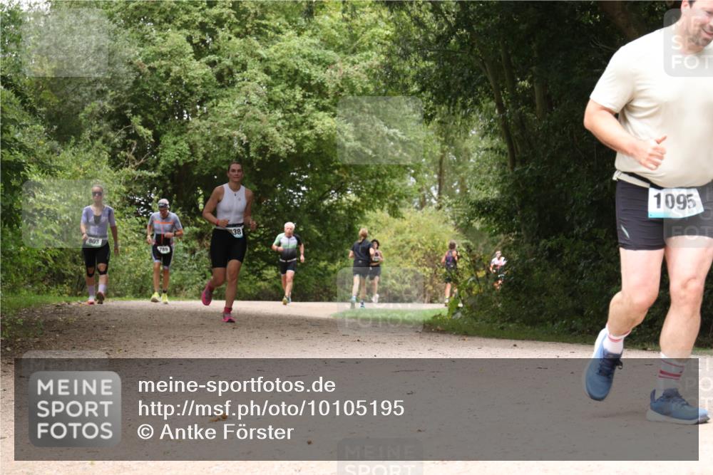 30.08.2026 - Elbe Triathlon Hamburg Antke Förster http://msf.ph/oto/10105195 30.08.2026 12:05:03 Laufen 803, 789, 38, 1095 meine-sportfotos.de