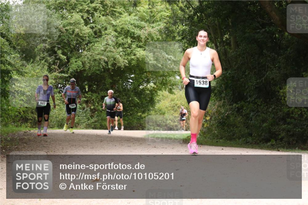 30.08.2026 - Elbe Triathlon Hamburg Antke Förster http://msf.ph/oto/10105201 30.08.2026 12:05:06 Laufen 803, 789, 1538 meine-sportfotos.de