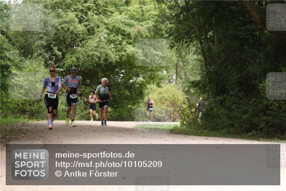 30.08.2026 - Elbe Triathlon Hamburg Antke Förster http://msf.ph/oto/10105209 30.08.2026 12:05:08 Laufen 803, 789 meine-sportfotos.de