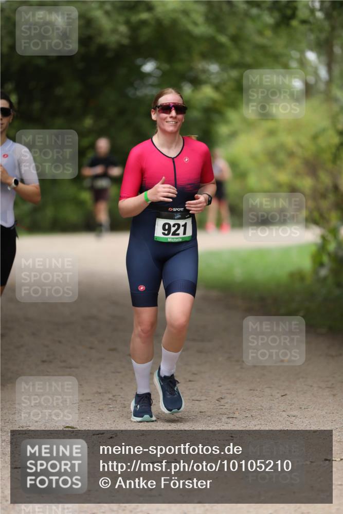 30.08.2026 - Elbe Triathlon Hamburg Antke Förster http://msf.ph/oto/10105210 30.08.2026 12:01:59 Laufen 921 meine-sportfotos.de