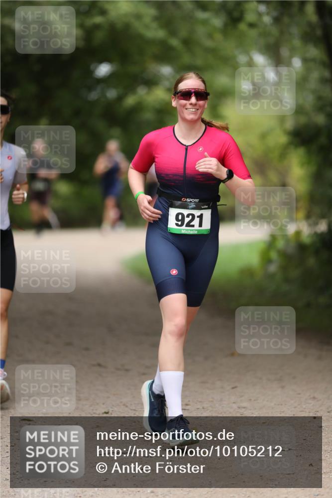 30.08.2026 - Elbe Triathlon Hamburg Antke Förster http://msf.ph/oto/10105212 30.08.2026 12:02:00 Laufen 921 meine-sportfotos.de