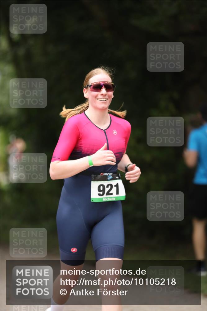 30.08.2026 - Elbe Triathlon Hamburg Antke Förster http://msf.ph/oto/10105218 30.08.2026 12:02:01 Laufen 921 meine-sportfotos.de