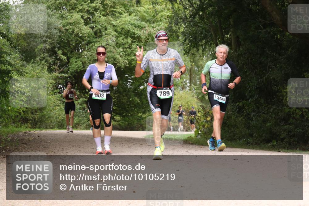 30.08.2026 - Elbe Triathlon Hamburg Antke Förster http://msf.ph/oto/10105219 30.08.2026 12:05:13 Laufen 840, 803, 789, 1366 meine-sportfotos.de