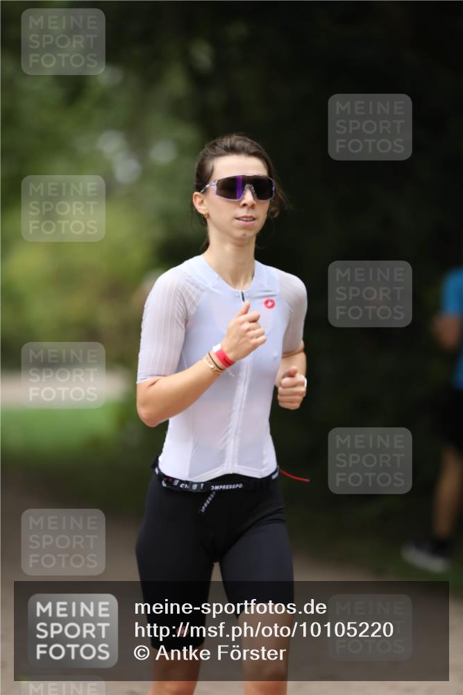 30.08.2026 - Elbe Triathlon Hamburg Antke Förster http://msf.ph/oto/10105220 30.08.2026 12:02:02 Laufen  meine-sportfotos.de