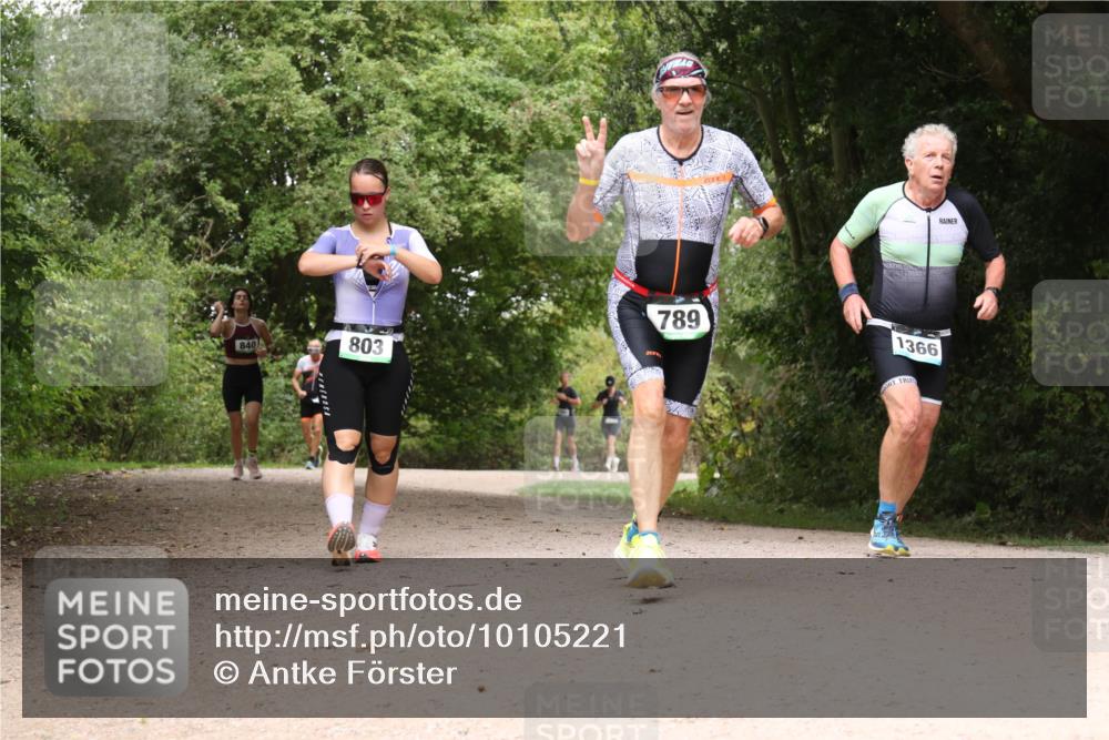 30.08.2026 - Elbe Triathlon Hamburg Antke Förster http://msf.ph/oto/10105221 30.08.2026 12:05:14 Laufen 840, 803, 789, 1366 meine-sportfotos.de