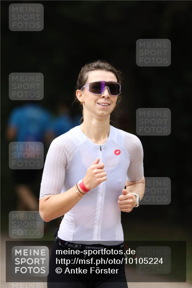 30.08.2026 - Elbe Triathlon Hamburg Antke Förster http://msf.ph/oto/10105224 30.08.2026 12:02:03 Laufen  meine-sportfotos.de
