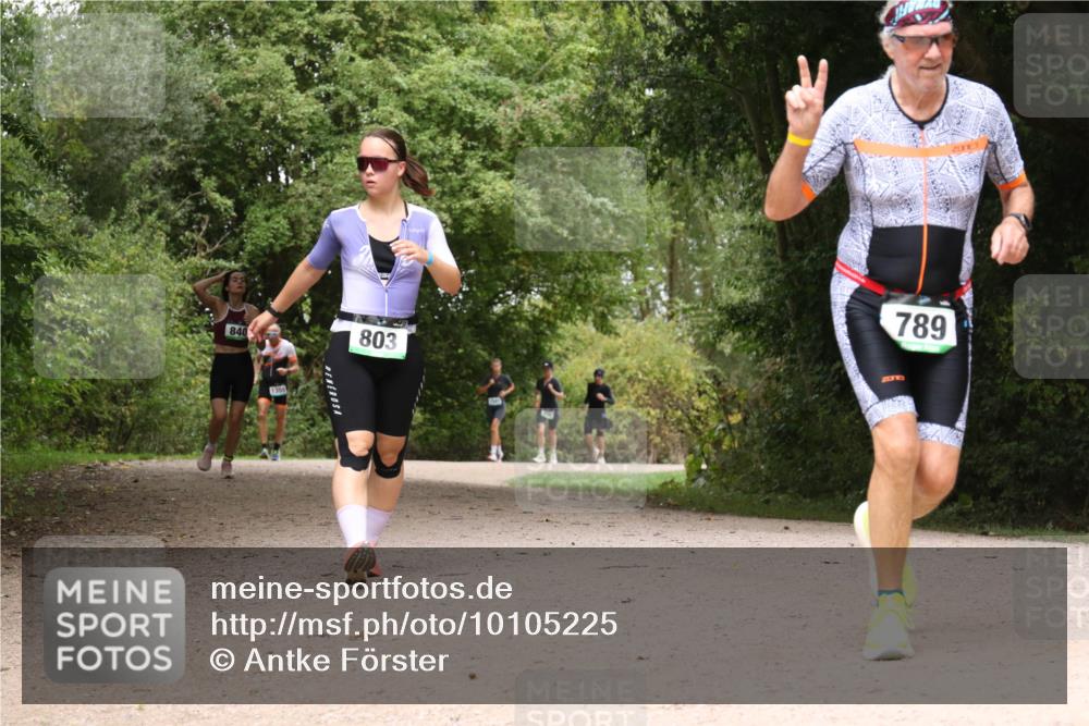 30.08.2026 - Elbe Triathlon Hamburg Antke Förster http://msf.ph/oto/10105225 30.08.2026 12:05:15 Laufen 840, 1355, 803, 789 meine-sportfotos.de
