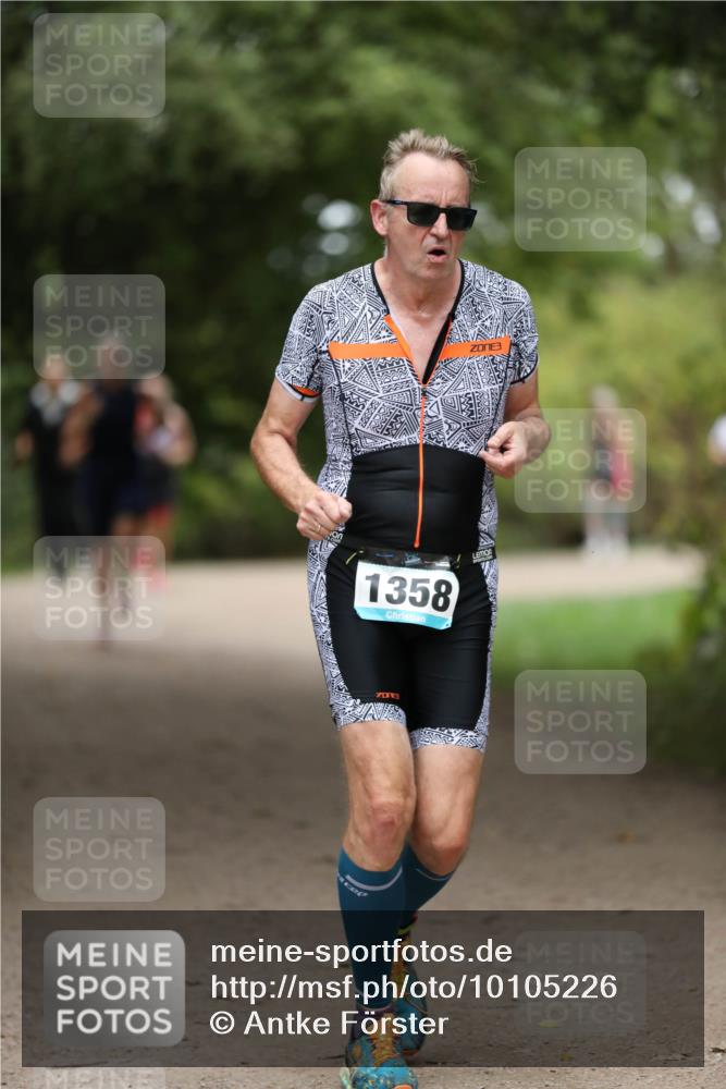 30.08.2026 - Elbe Triathlon Hamburg Antke Förster http://msf.ph/oto/10105226 30.08.2026 12:02:04 Laufen 1358 meine-sportfotos.de