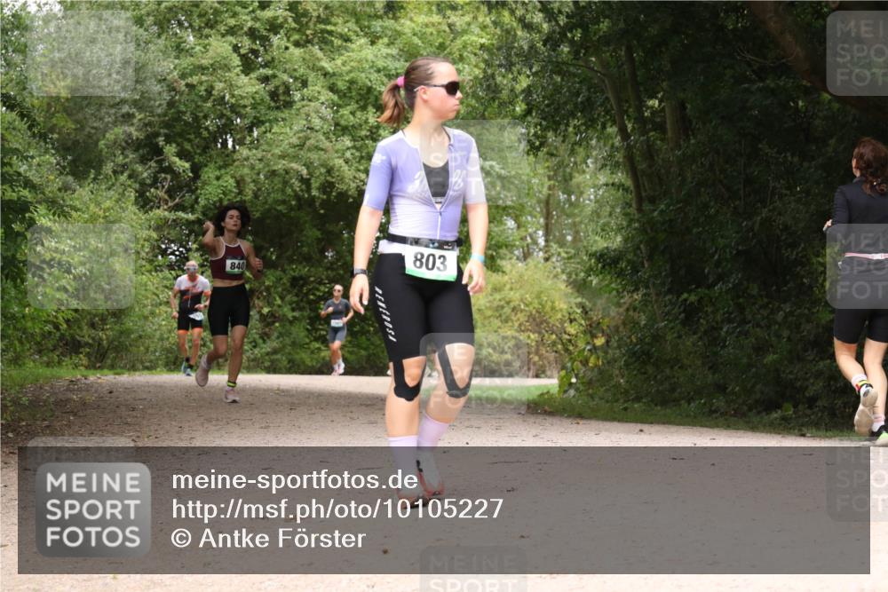 30.08.2026 - Elbe Triathlon Hamburg Antke Förster http://msf.ph/oto/10105227 30.08.2026 12:05:16 Laufen 803, 840 meine-sportfotos.de