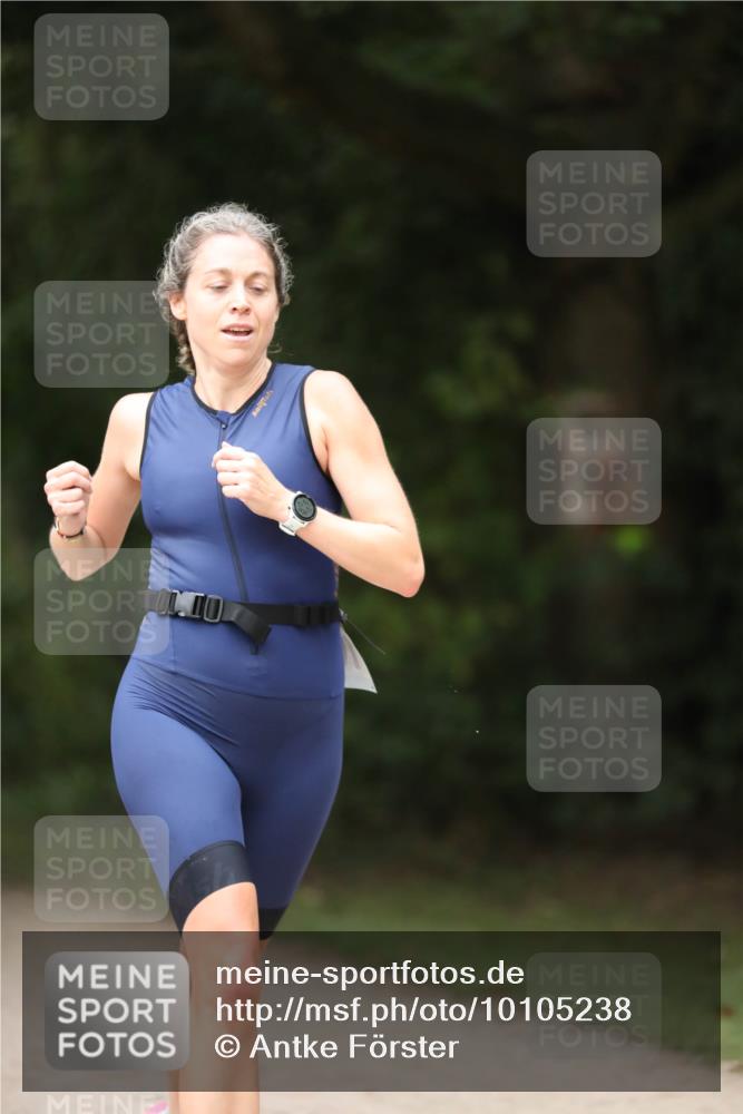 30.08.2026 - Elbe Triathlon Hamburg Antke Förster http://msf.ph/oto/10105238 30.08.2026 12:02:10 Laufen  meine-sportfotos.de