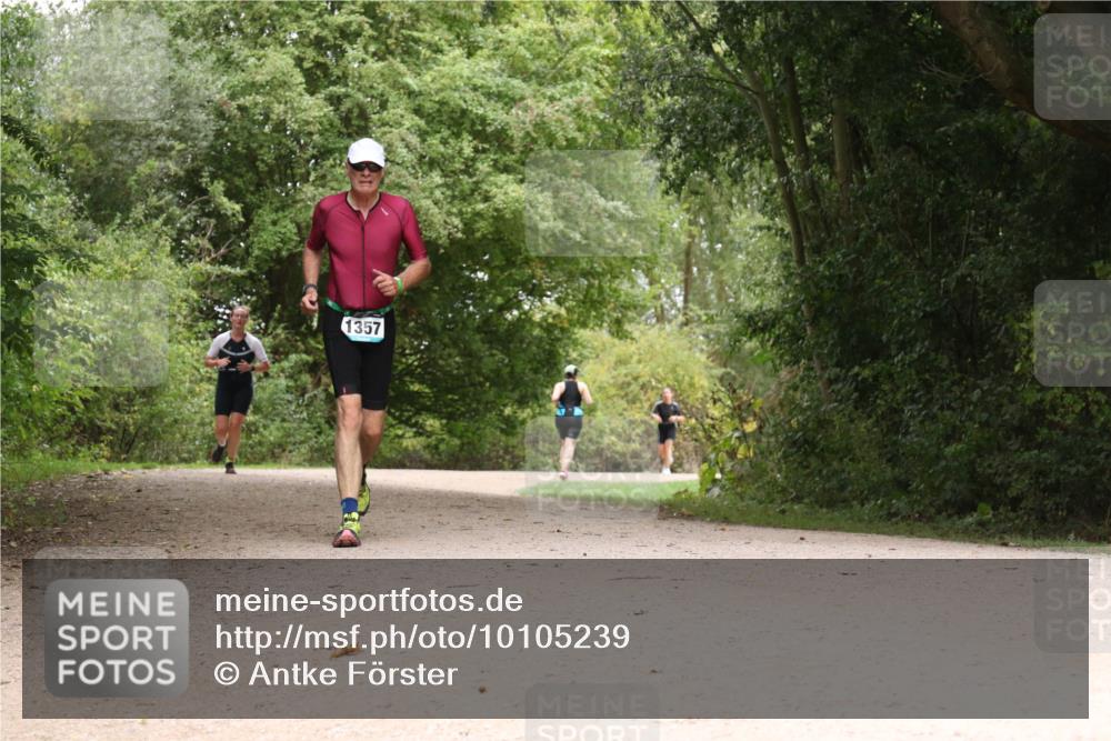 30.08.2026 - Elbe Triathlon Hamburg Antke Förster http://msf.ph/oto/10105239 30.08.2026 12:05:47 Laufen 1357 meine-sportfotos.de