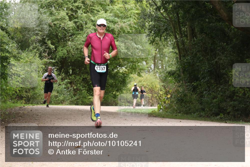 30.08.2026 - Elbe Triathlon Hamburg Antke Förster http://msf.ph/oto/10105241 30.08.2026 12:05:47 Laufen 1357 meine-sportfotos.de