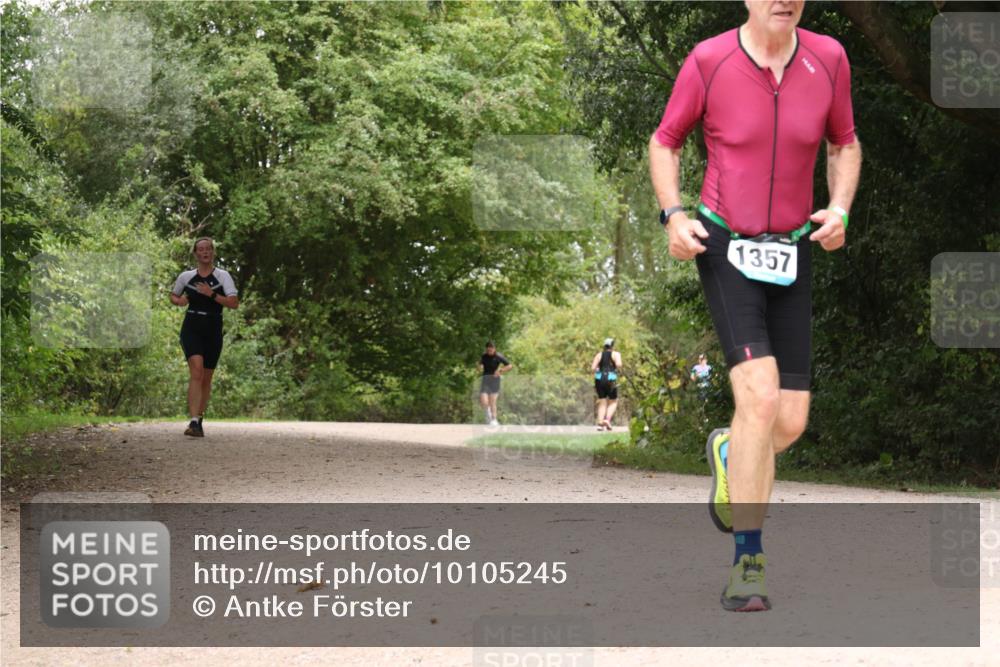 30.08.2026 - Elbe Triathlon Hamburg Antke Förster http://msf.ph/oto/10105245 30.08.2026 12:05:49 Laufen 1357 meine-sportfotos.de