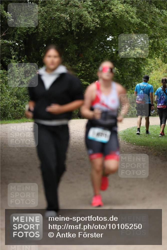 30.08.2026 - Elbe Triathlon Hamburg Antke Förster http://msf.ph/oto/10105250 30.08.2026 12:02:15 Laufen 100, 10 meine-sportfotos.de