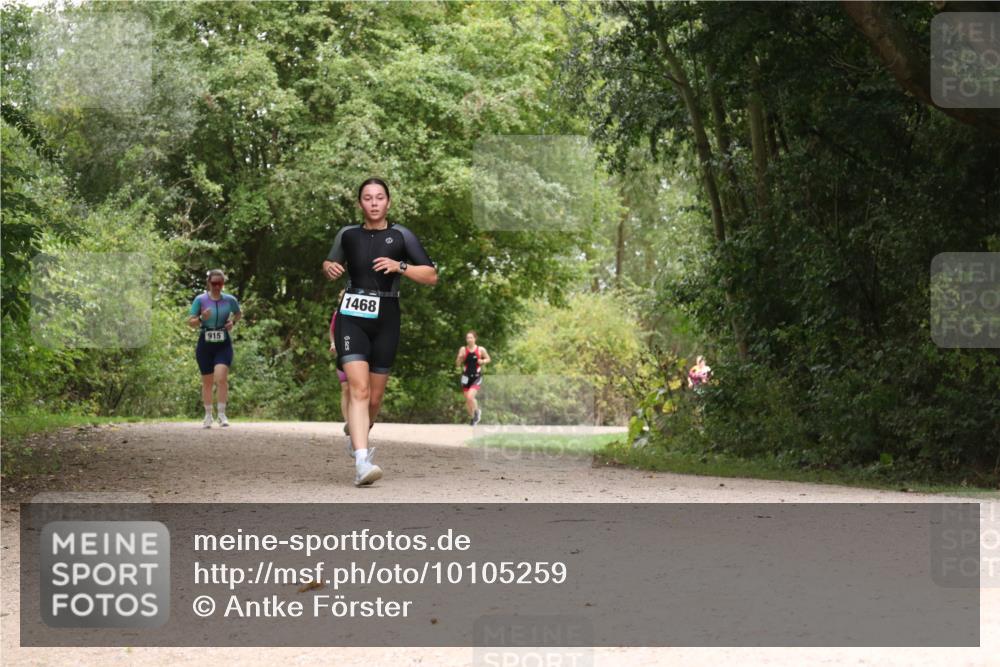 30.08.2026 - Elbe Triathlon Hamburg Antke Förster http://msf.ph/oto/10105259 30.08.2026 12:06:03 Laufen 915, 1468 meine-sportfotos.de