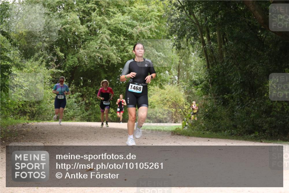 30.08.2026 - Elbe Triathlon Hamburg Antke Förster http://msf.ph/oto/10105261 30.08.2026 12:06:03 Laufen 915, 1658, 1468 meine-sportfotos.de