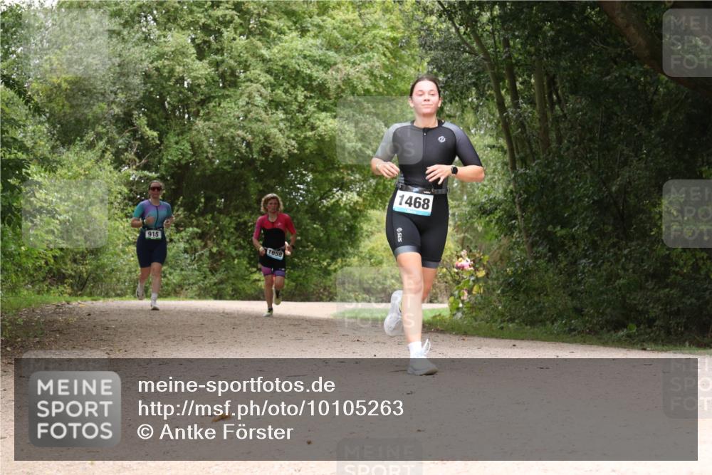 30.08.2026 - Elbe Triathlon Hamburg Antke Förster http://msf.ph/oto/10105263 30.08.2026 12:06:04 Laufen 915, 1658, 1468 meine-sportfotos.de