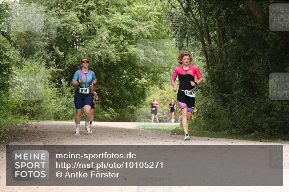 30.08.2026 - Elbe Triathlon Hamburg Antke Förster http://msf.ph/oto/10105271 30.08.2026 12:06:07 Laufen 915, 1658 meine-sportfotos.de