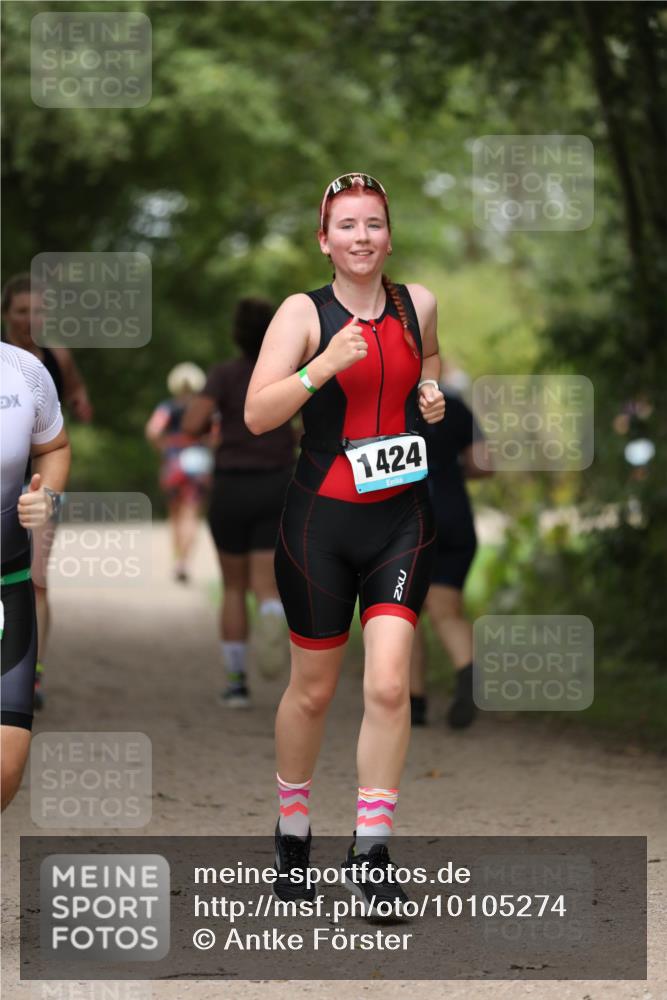 30.08.2026 - Elbe Triathlon Hamburg Antke Förster http://msf.ph/oto/10105274 30.08.2026 12:02:29 Laufen 2, 1424 meine-sportfotos.de