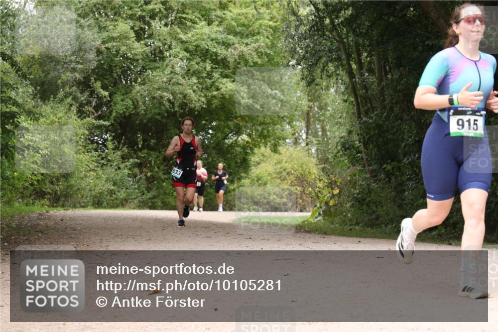 30.08.2026 - Elbe Triathlon Hamburg Antke Förster http://msf.ph/oto/10105281 30.08.2026 12:06:11 Laufen 633, 915 meine-sportfotos.de