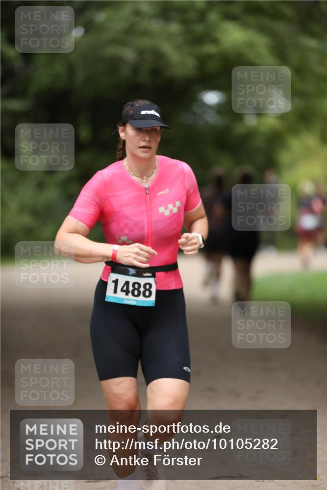30.08.2026 - Elbe Triathlon Hamburg Antke Förster http://msf.ph/oto/10105282 30.08.2026 12:02:33 Laufen 1488 meine-sportfotos.de