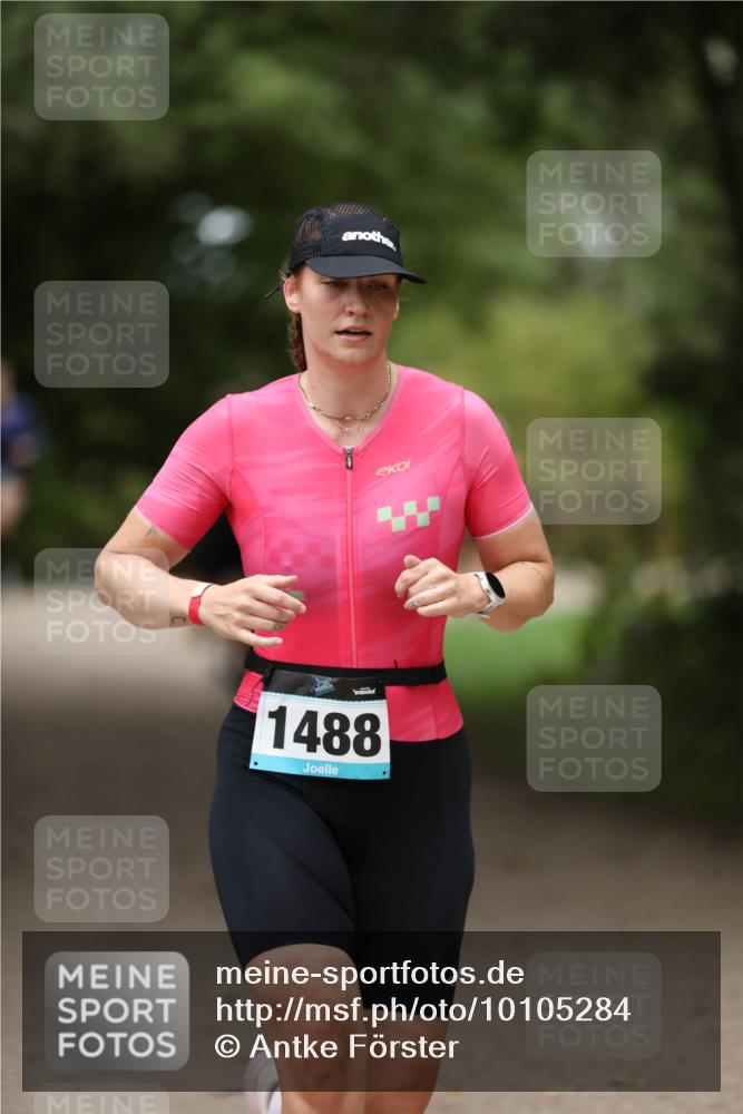 30.08.2026 - Elbe Triathlon Hamburg Antke Förster http://msf.ph/oto/10105284 30.08.2026 12:02:33 Laufen 1488 meine-sportfotos.de