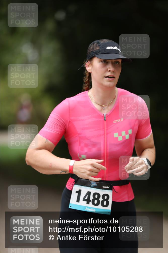 30.08.2026 - Elbe Triathlon Hamburg Antke Förster http://msf.ph/oto/10105288 30.08.2026 12:02:34 Laufen 1488 meine-sportfotos.de