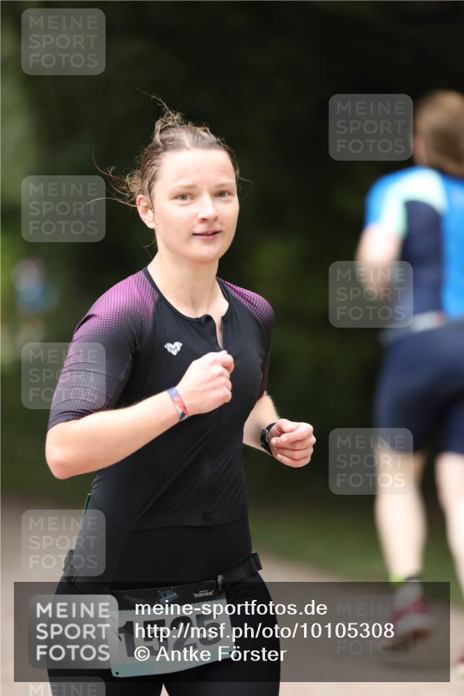 30.08.2026 - Elbe Triathlon Hamburg Antke Förster http://msf.ph/oto/10105308 30.08.2026 12:02:49 Laufen 1525 meine-sportfotos.de