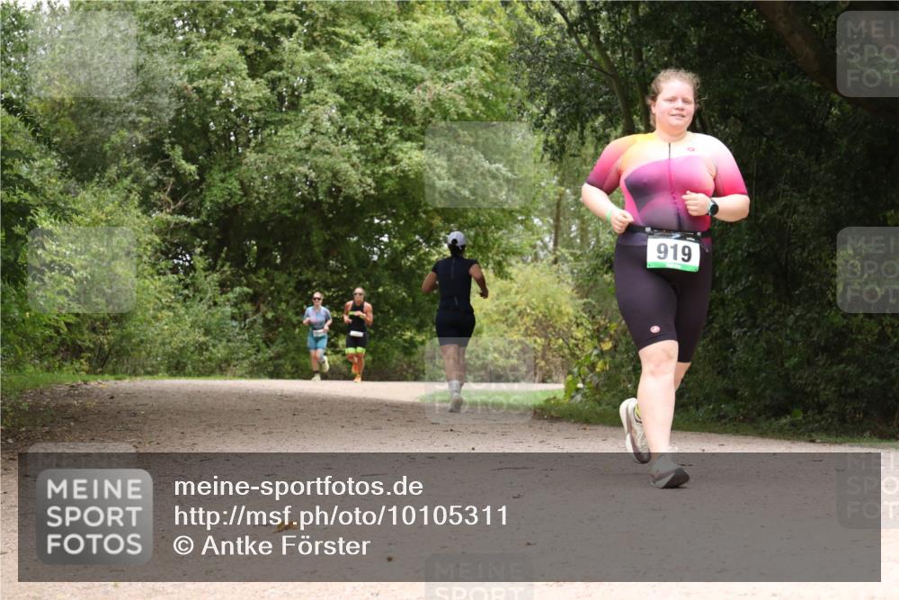 30.08.2026 - Elbe Triathlon Hamburg Antke Förster http://msf.ph/oto/10105311 30.08.2026 12:06:27 Laufen 919 meine-sportfotos.de
