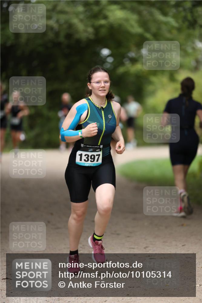 30.08.2026 - Elbe Triathlon Hamburg Antke Förster http://msf.ph/oto/10105314 30.08.2026 12:02:57 Laufen 1397 meine-sportfotos.de