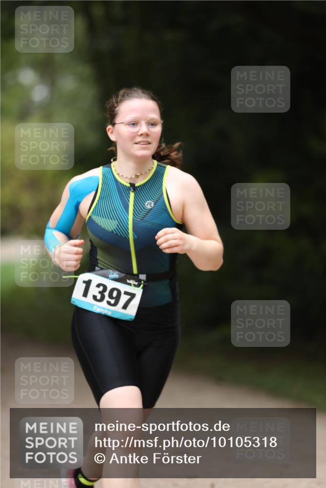 30.08.2026 - Elbe Triathlon Hamburg Antke Förster http://msf.ph/oto/10105318 30.08.2026 12:02:58 Laufen 1397 meine-sportfotos.de