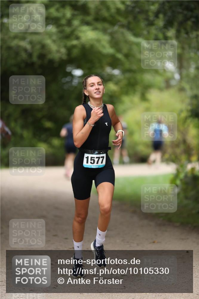 30.08.2026 - Elbe Triathlon Hamburg Antke Förster http://msf.ph/oto/10105330 30.08.2026 12:03:05 Laufen 1577, 02 meine-sportfotos.de