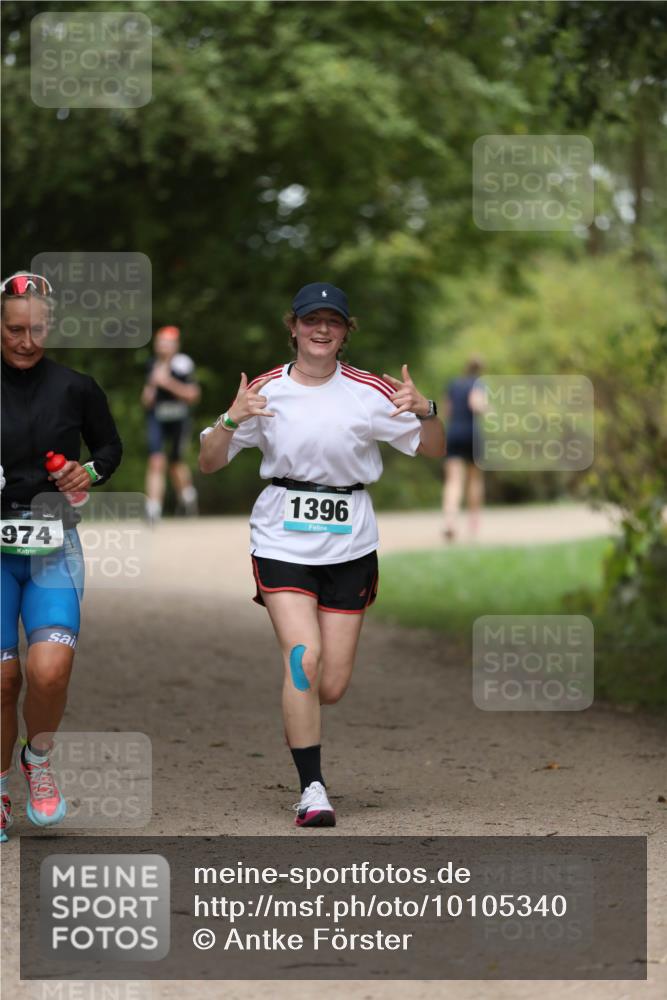 30.08.2026 - Elbe Triathlon Hamburg Antke Förster http://msf.ph/oto/10105340 30.08.2026 12:03:08 Laufen 974, 1396 meine-sportfotos.de