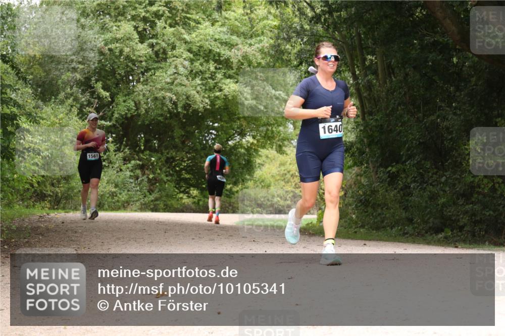 30.08.2026 - Elbe Triathlon Hamburg Antke Förster http://msf.ph/oto/10105341 30.08.2026 12:06:49 Laufen 1561, 1640 meine-sportfotos.de