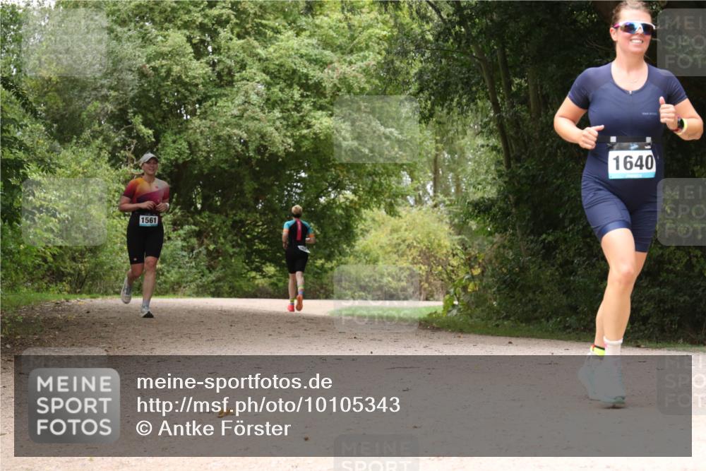 30.08.2026 - Elbe Triathlon Hamburg Antke Förster http://msf.ph/oto/10105343 30.08.2026 12:06:50 Laufen 1561, 1640 meine-sportfotos.de