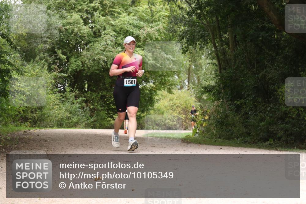30.08.2026 - Elbe Triathlon Hamburg Antke Förster http://msf.ph/oto/10105349 30.08.2026 12:06:53 Laufen 1561 meine-sportfotos.de