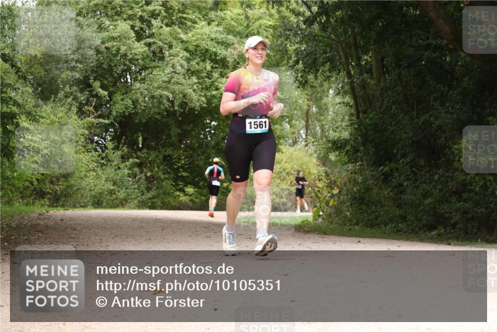 30.08.2026 - Elbe Triathlon Hamburg Antke Förster http://msf.ph/oto/10105351 30.08.2026 12:06:54 Laufen 1561 meine-sportfotos.de